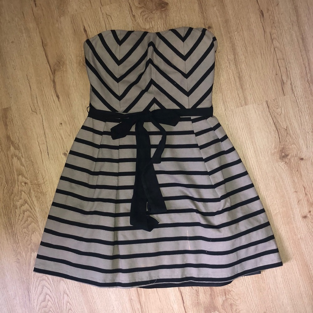 Gorgeous ark &  Co grey striped strapless dress!